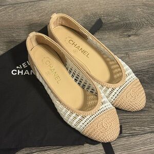 CHANEL White Beige Raffia Cap Toe Ballerina Flats - 37.5C